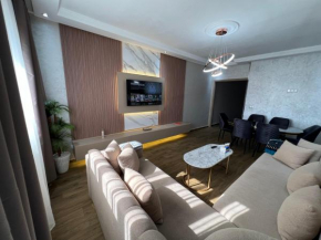 City Center Apt w Balcony Views